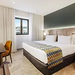 Отель Eurostars Puerta Real