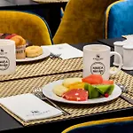 Eurostars Puerta Real Отель