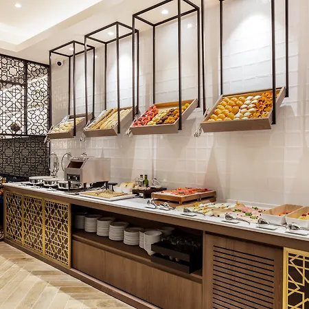 Eurostars Puerta Real Hotel 4*